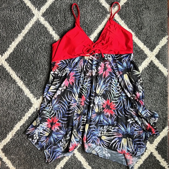 Swimsuit - Picture 2 of 4